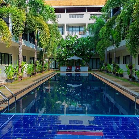 New Riverside Hotel Siem Reap Bagian luar foto