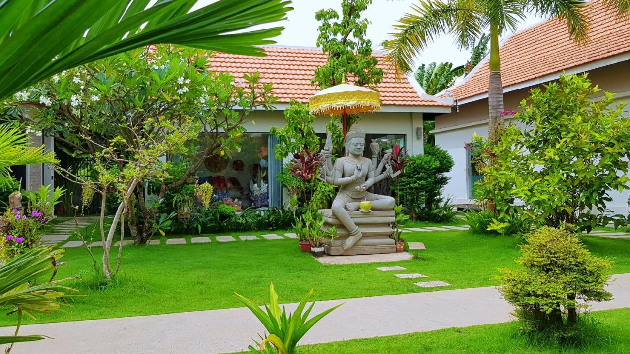 New Riverside Hotel Siem Reap Bagian luar foto