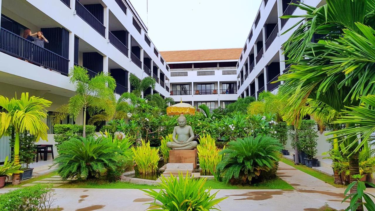New Riverside Hotel Siem Reap Bagian luar foto