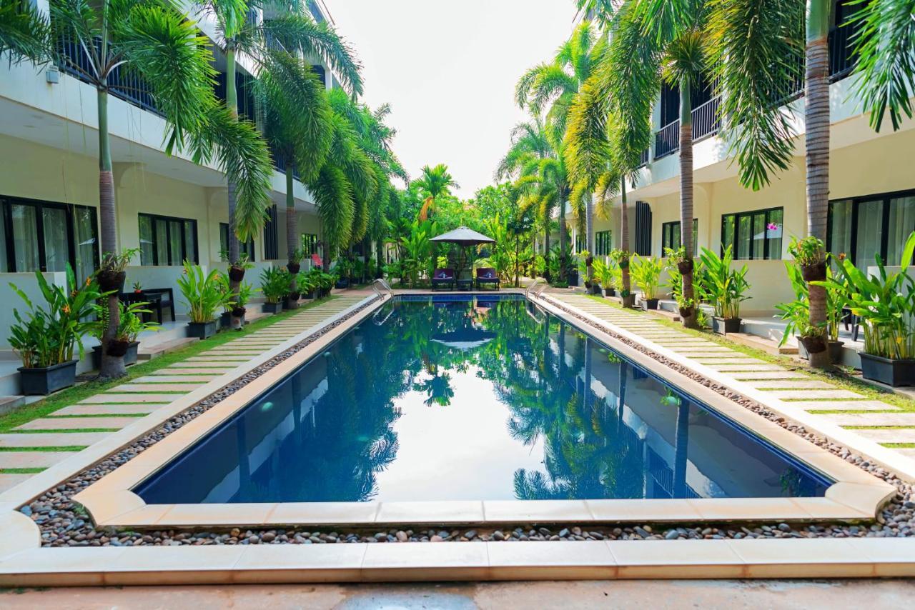 New Riverside Hotel Siem Reap Bagian luar foto
