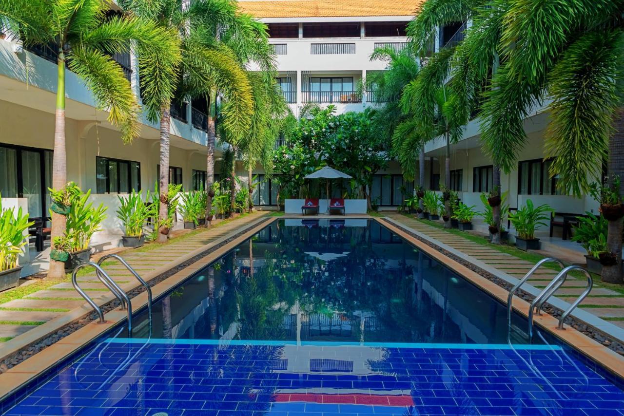 New Riverside Hotel Siem Reap Bagian luar foto