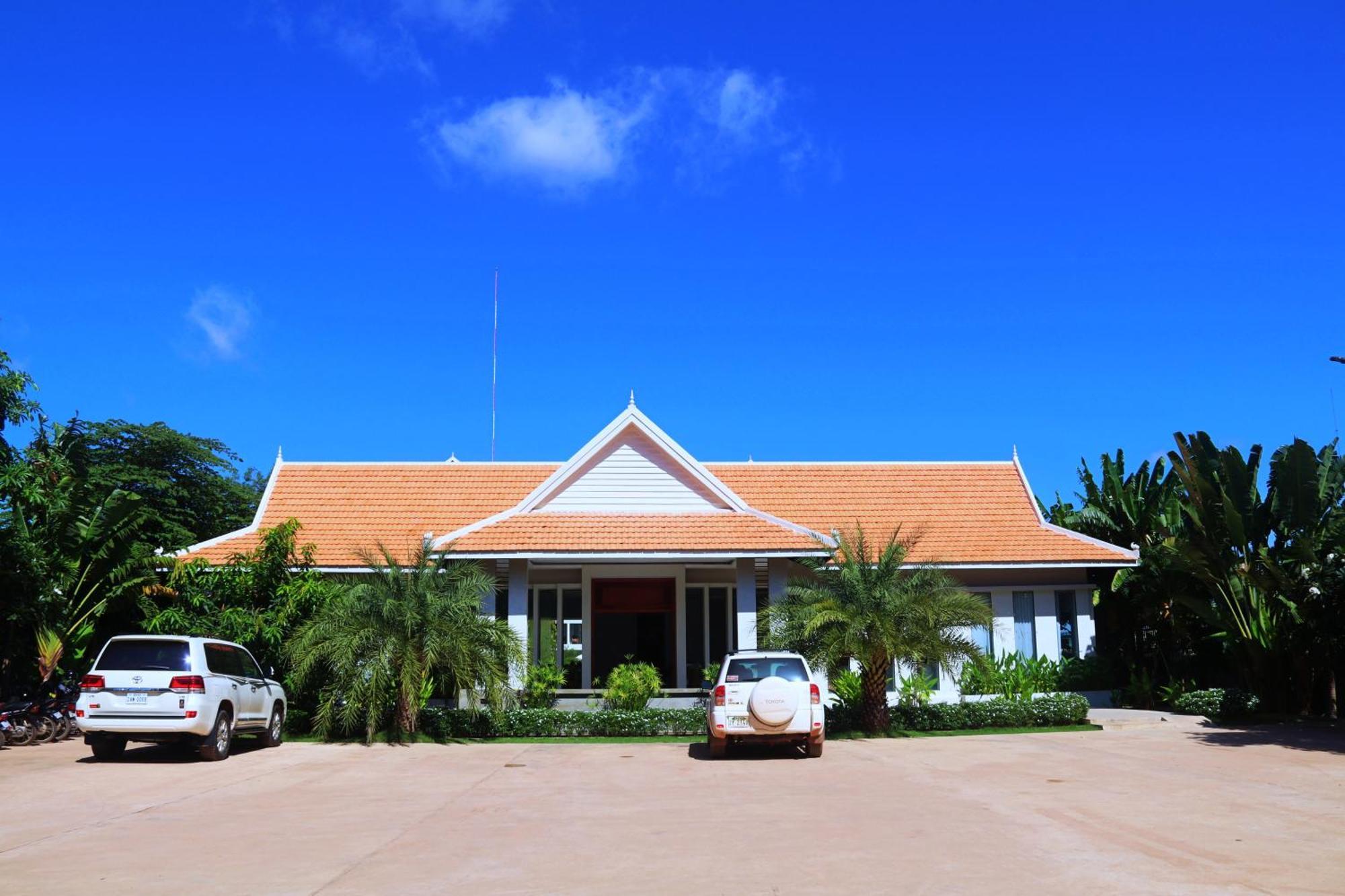 New Riverside Hotel Siem Reap Bagian luar foto