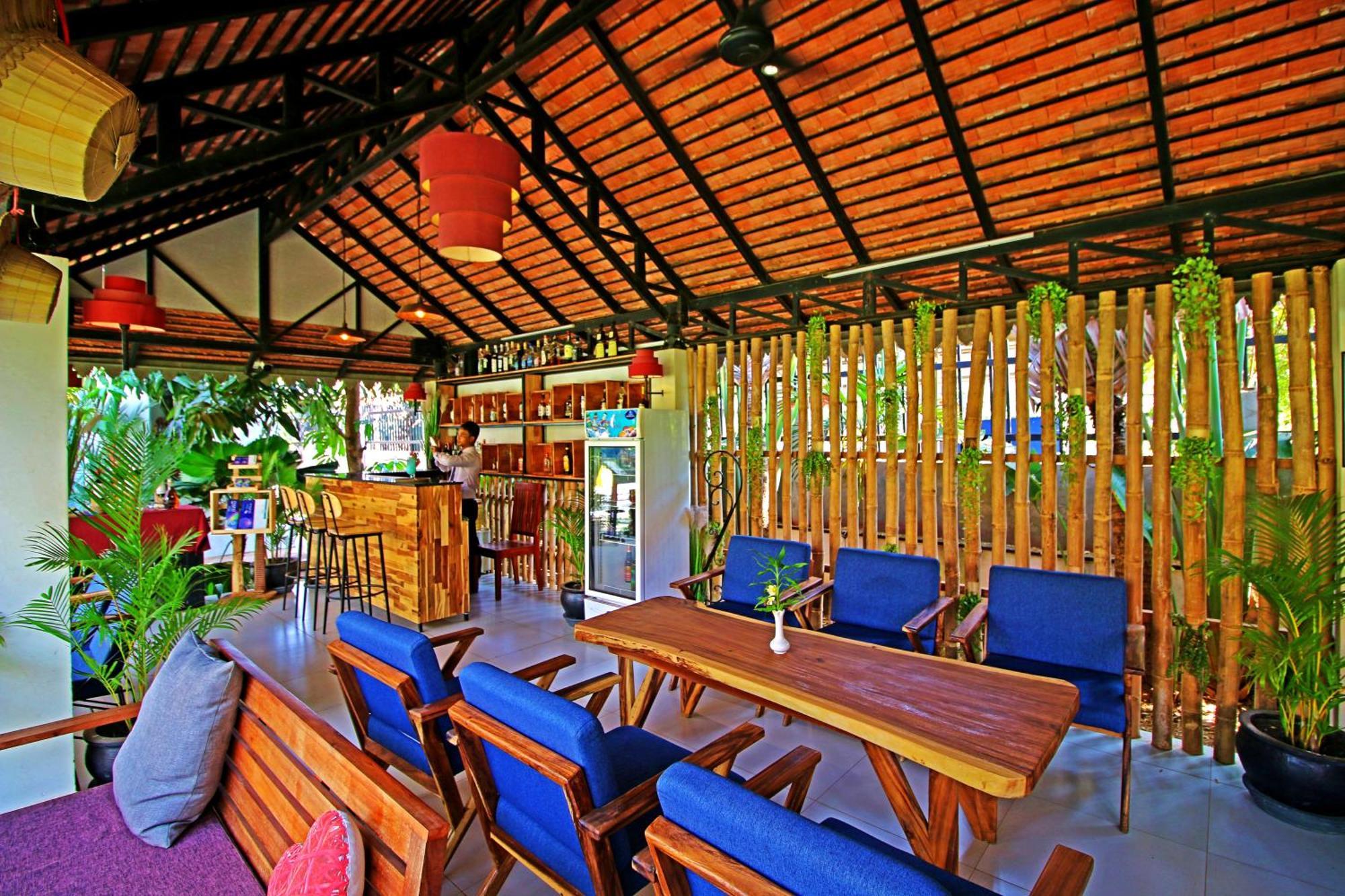 New Riverside Hotel Siem Reap Bagian luar foto