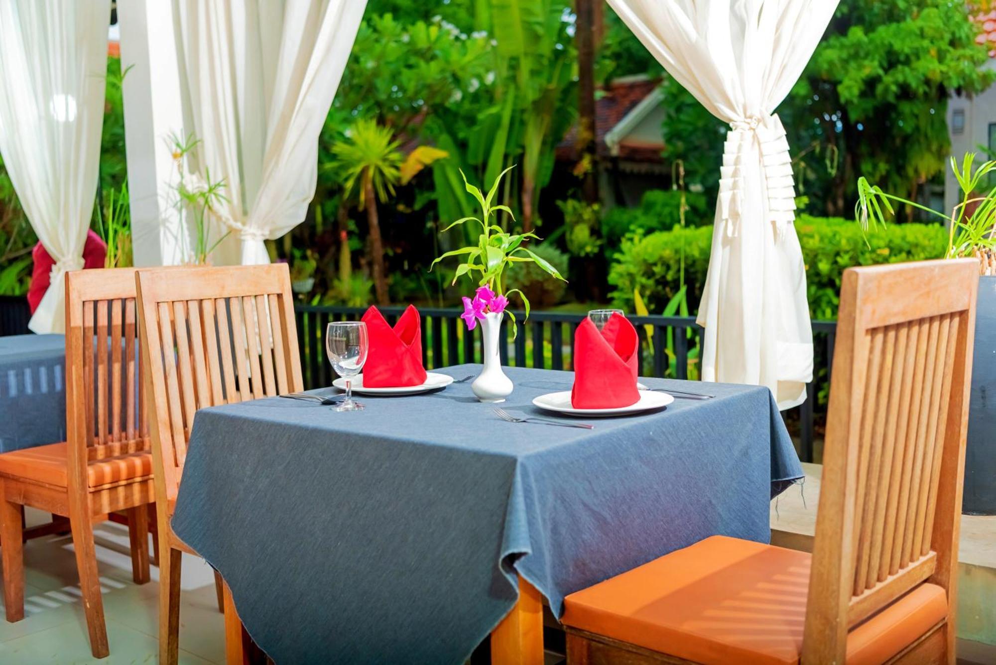 New Riverside Hotel Siem Reap Bagian luar foto