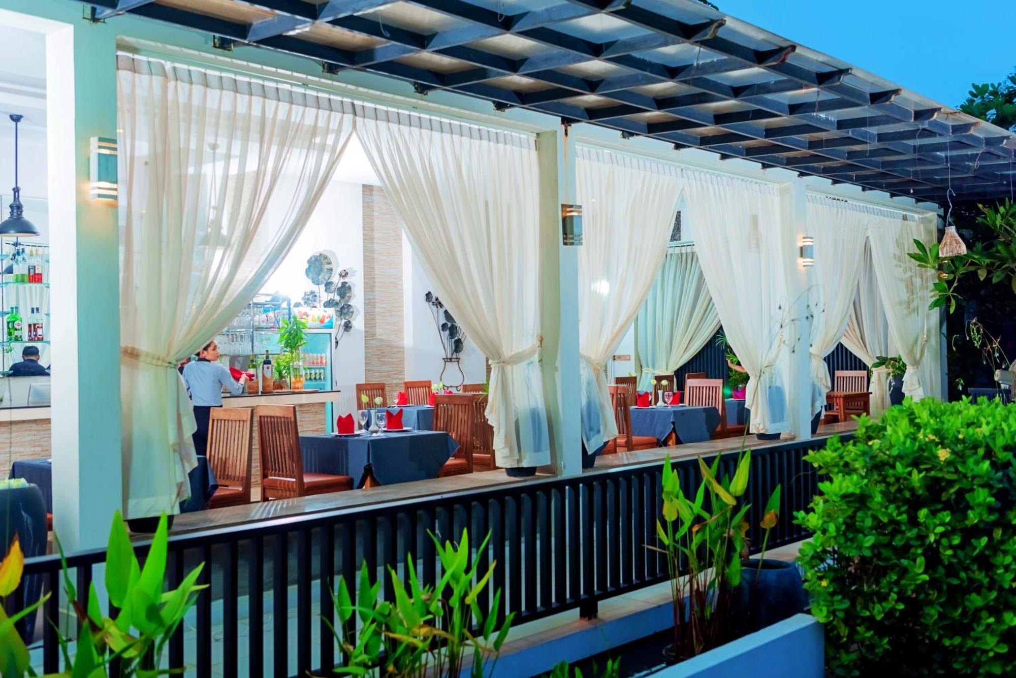 New Riverside Hotel Siem Reap Bagian luar foto