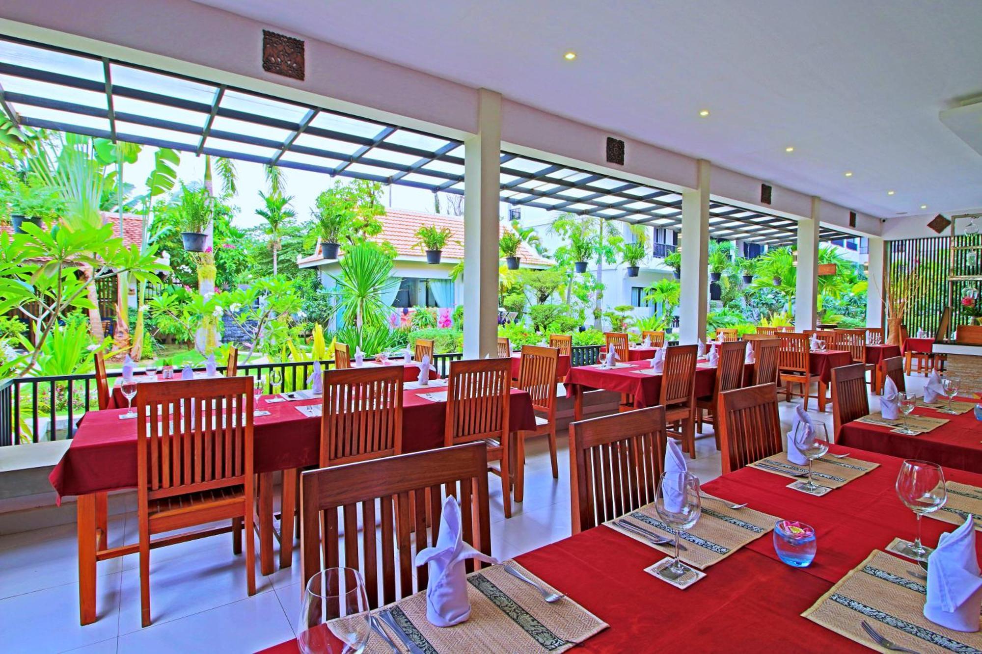 New Riverside Hotel Siem Reap Bagian luar foto