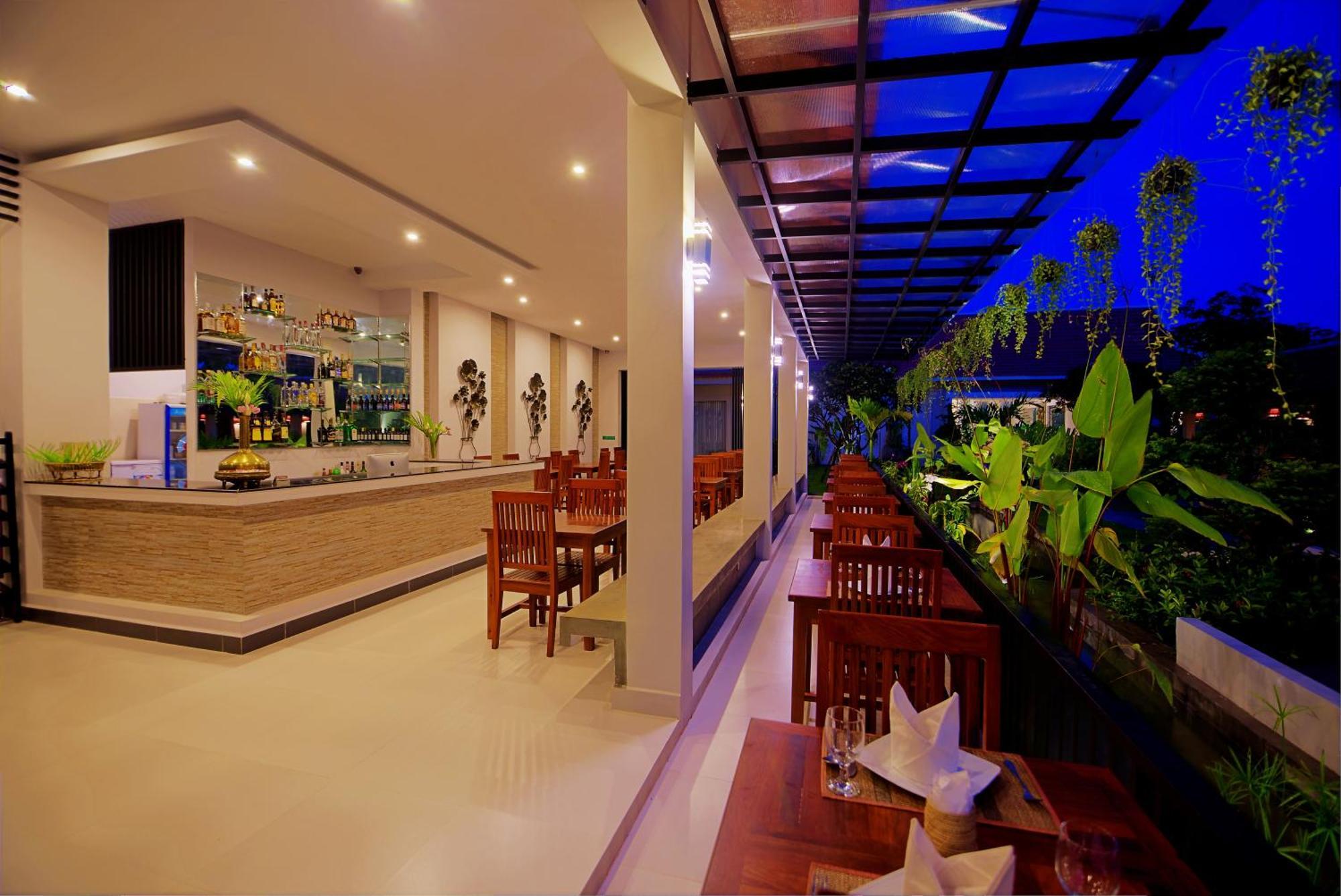 New Riverside Hotel Siem Reap Bagian luar foto