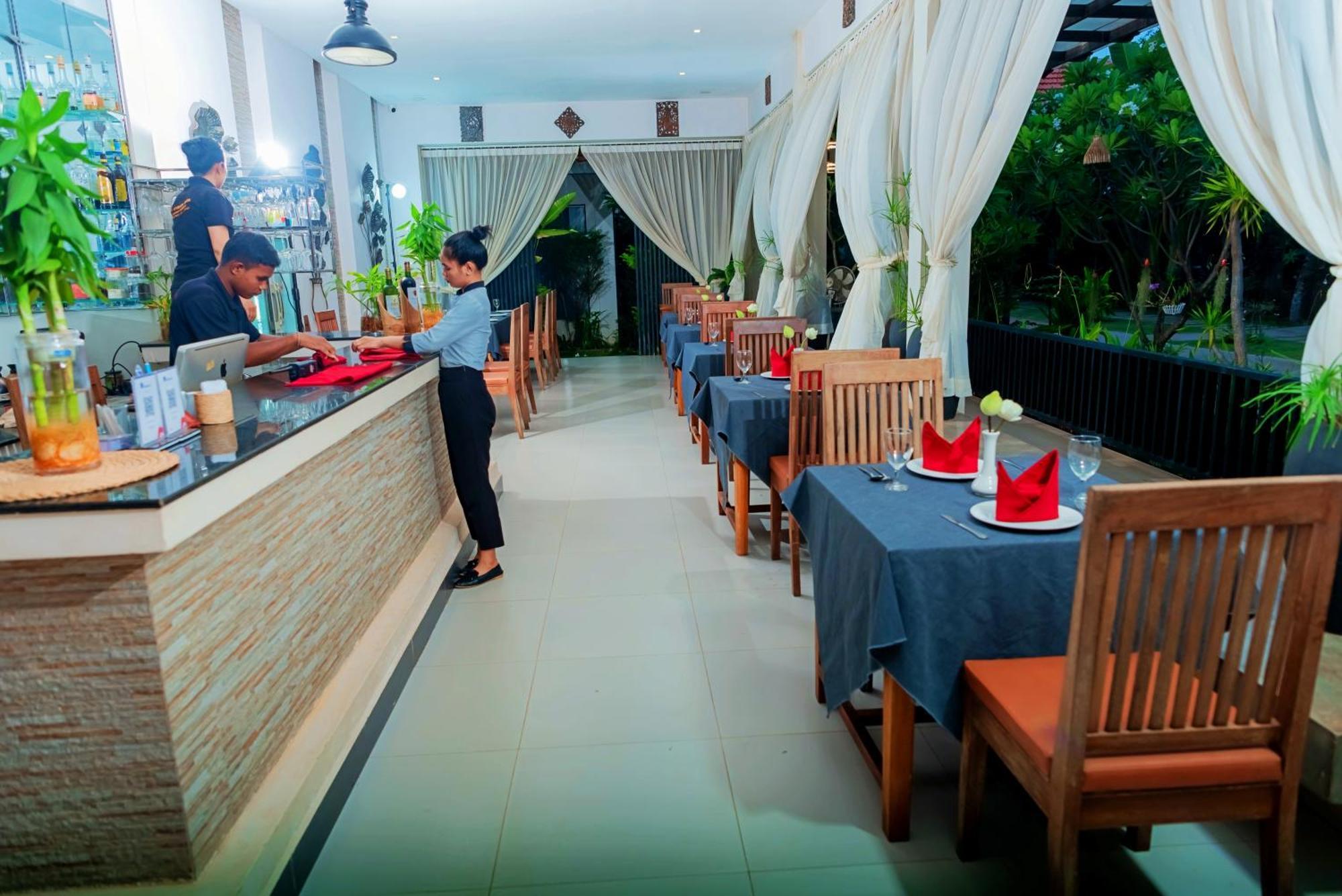 New Riverside Hotel Siem Reap Bagian luar foto