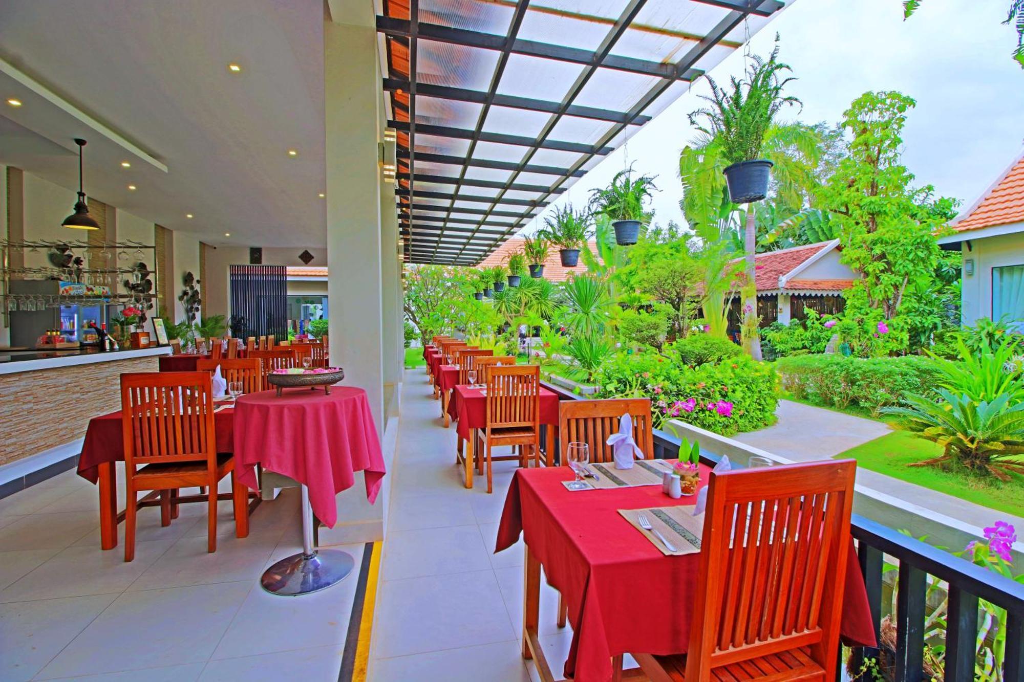 New Riverside Hotel Siem Reap Bagian luar foto