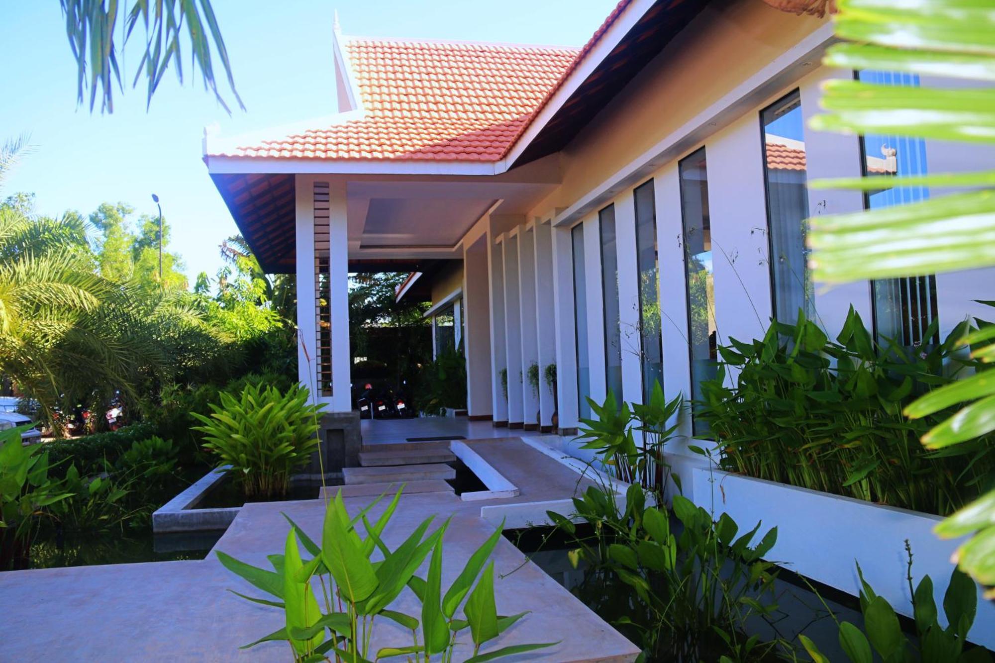 New Riverside Hotel Siem Reap Bagian luar foto