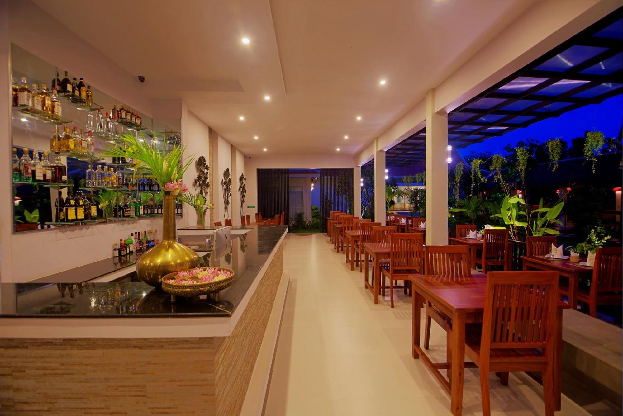 New Riverside Hotel Siem Reap Bagian luar foto