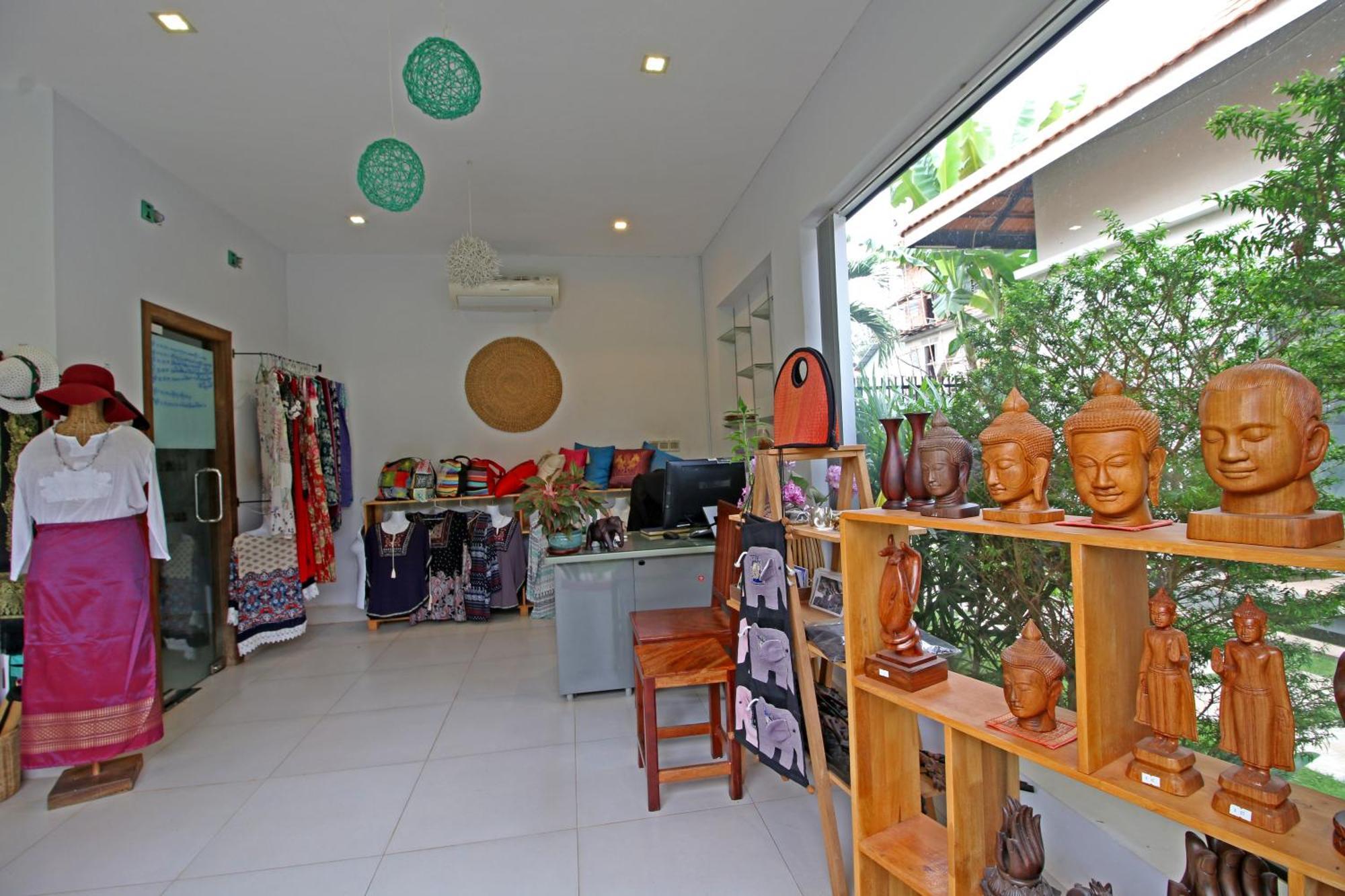 New Riverside Hotel Siem Reap Bagian luar foto