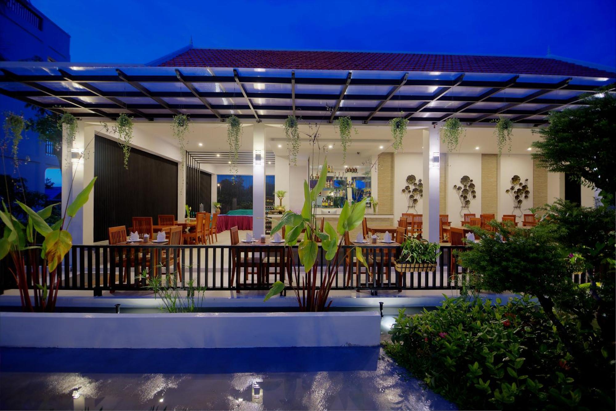 New Riverside Hotel Siem Reap Bagian luar foto