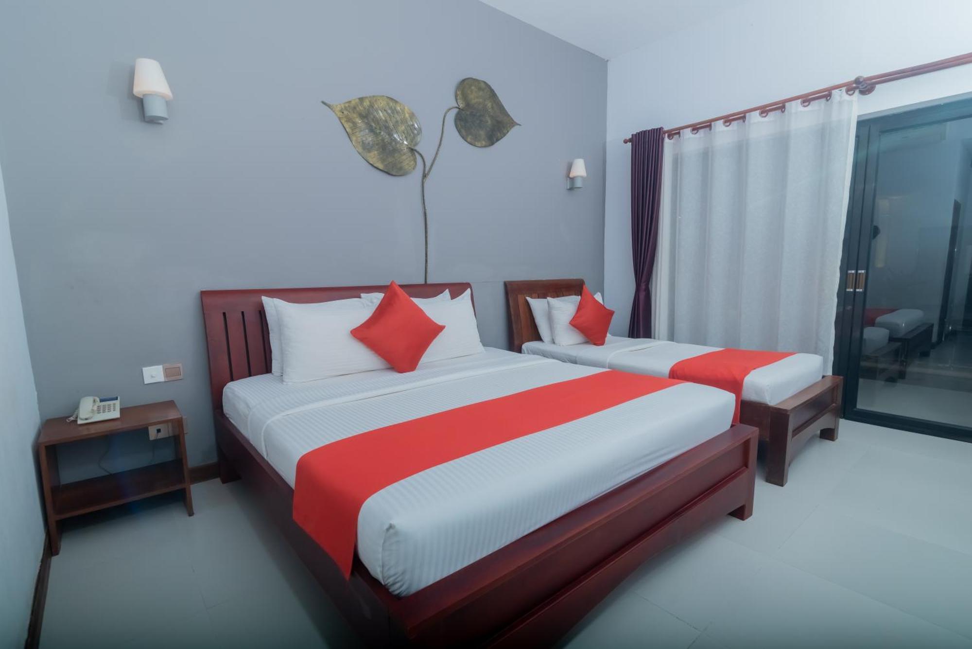 New Riverside Hotel Siem Reap Bagian luar foto
