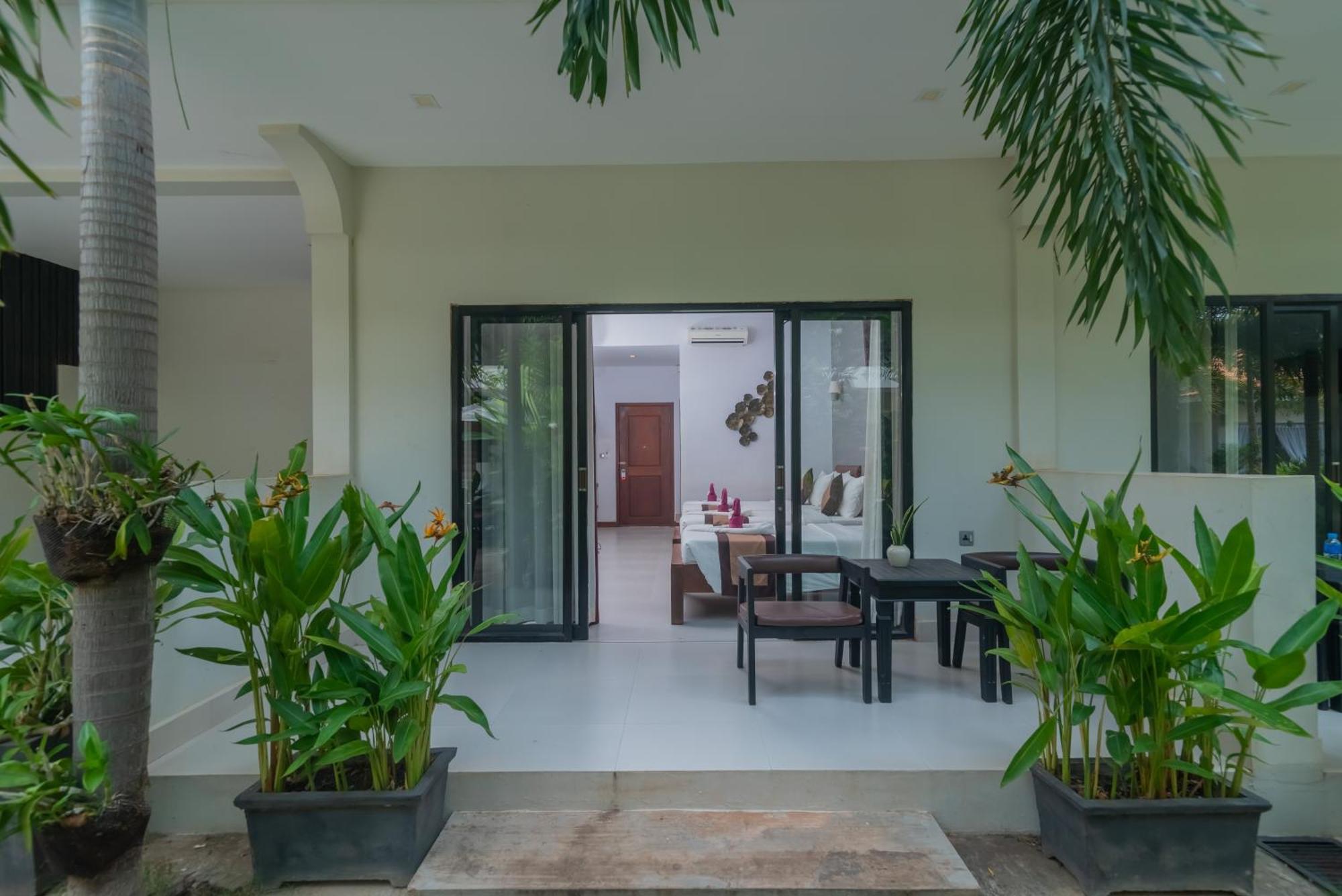 New Riverside Hotel Siem Reap Bagian luar foto