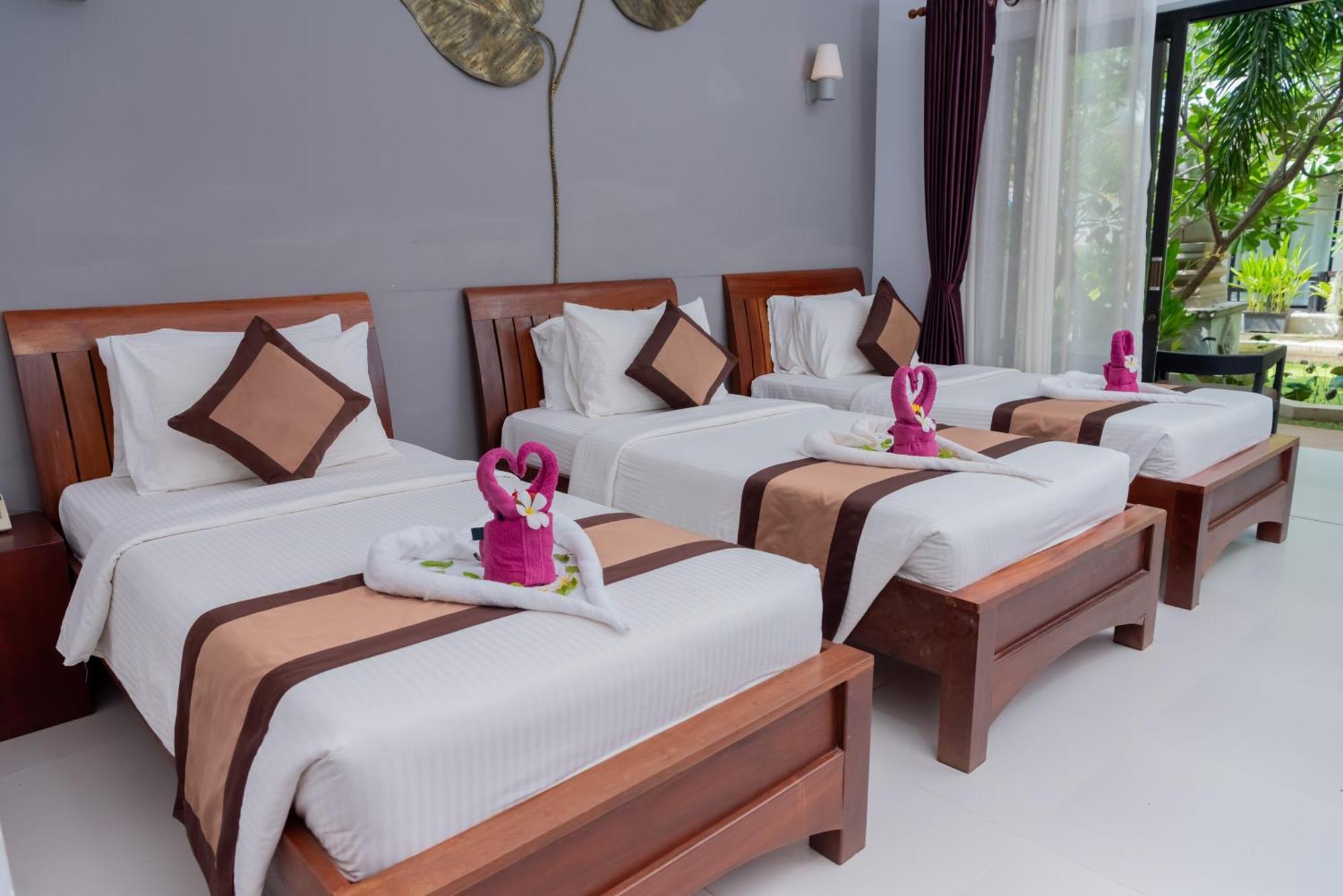 New Riverside Hotel Siem Reap Bagian luar foto