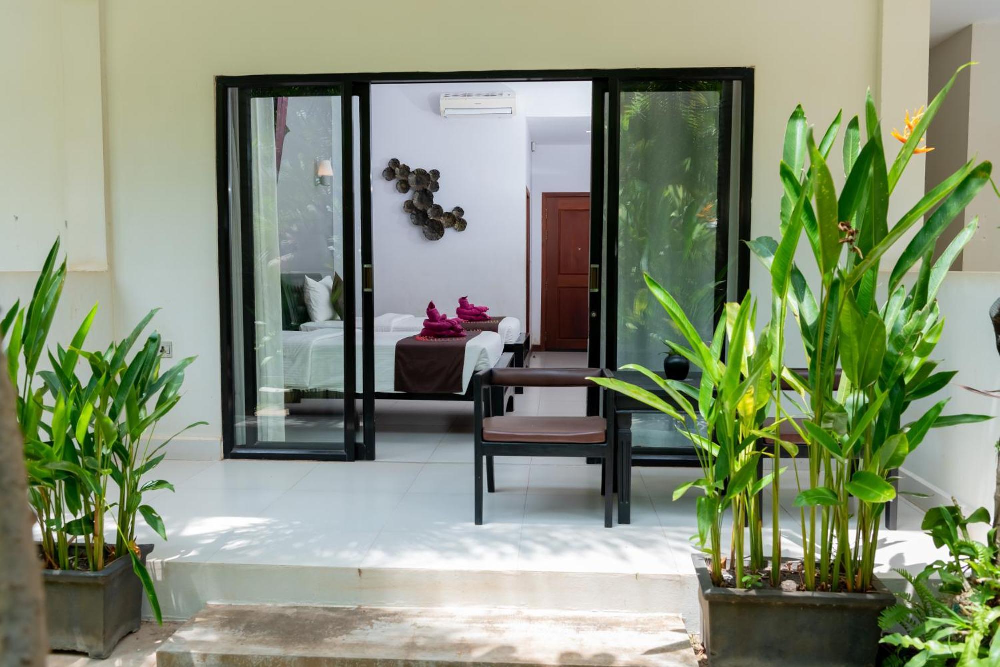 New Riverside Hotel Siem Reap Bagian luar foto