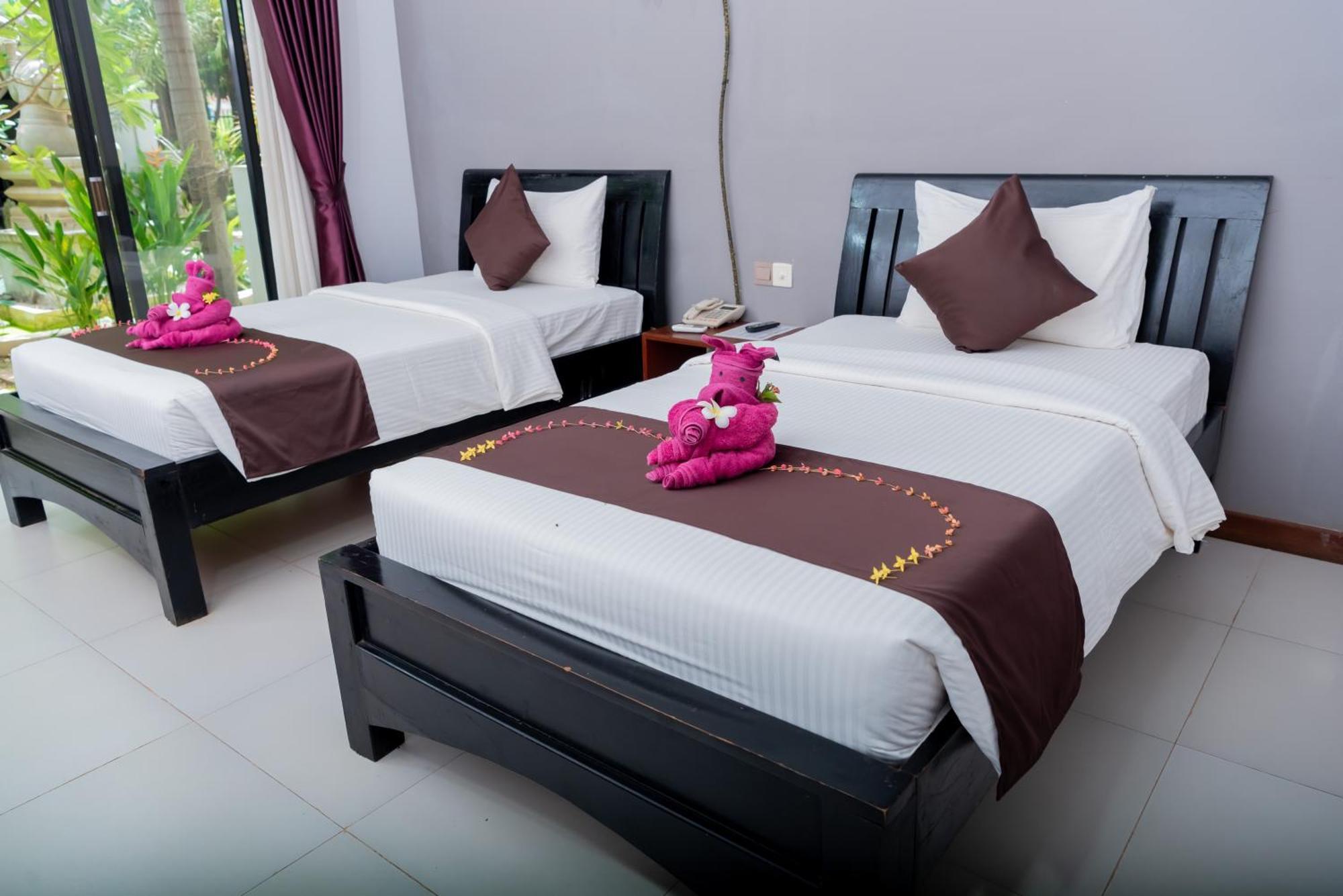 New Riverside Hotel Siem Reap Bagian luar foto